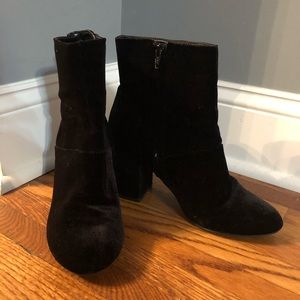 American Eagle black velvet boots